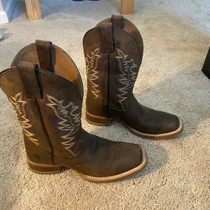Brown cowboy boots. Worn 1 time. In excellent condition